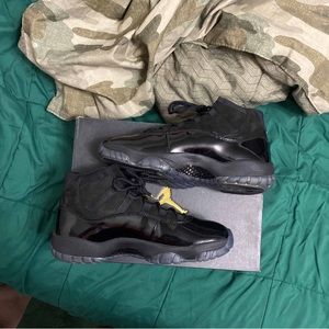 Jordan 11 “cap & gown” size 10.5